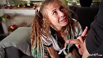 Une fille allemande amateur avec des dreadlocks séduit son professeur pour du sexe hardcore