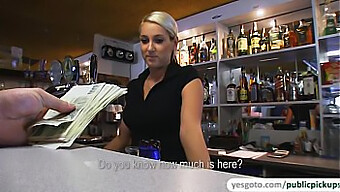 La bella Lenka è una bargirl che ama fare pompini e farsi scopare in luoghi pubblici e poi ricevere una sborrata in faccia.