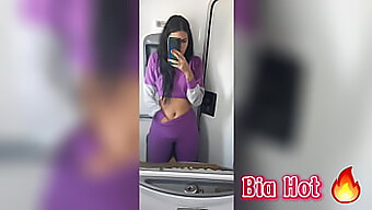 Bia Hot, Una Amateur Cachonda, Se Complace En El Bus