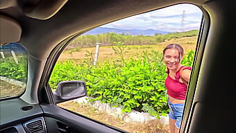 Un Incontro Casuale Con Una Ragazza Senza Tetto Sul Ciglio Della Strada Porta A Un Incontro Selvaggio In Garage, Dove La Faccio Succhiare E Godere Della Sua Stretta E Condannata Figa, Prima Di Portarla In Taxi..