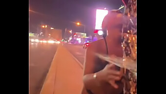 สาวโดนฉี่ในที่สาธารณะบน Las Vegas Boulevard