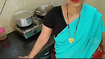 Esposa Recém-Casada Se Envolve Em Sexo Quente Na Cozinha Com Seu Meio-Irmão Enquanto Conversa Com O Marido Neste Vídeo Hardcore Indiano