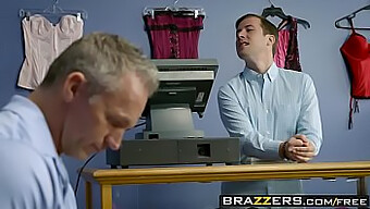 Carmen Valentina E Jessy Jon Sono Le Protagoniste Di Un Video Di Brazzers Con Una Milf Prosperosa E La Sua Amica Formosa.