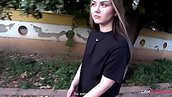 Rus Seksi Alexa Mills, Vahşi Seksin Ardından Bir Ağaca Sıkışıyor [Komedi]