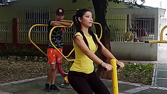 La Lección De Fitness De Mi Hermanastra Colombiana Se Convirtió En Un Encuentro Apasionado - Una Escena Española Caliente