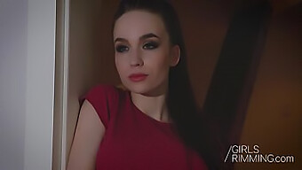 Alessa Savage Et Deux Autres Filles S'Engagent Dans Une Fellation Extrême Et Une Éjaculation Faciale