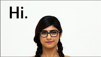 Ervaar De Aantrekkingskracht Van Mia Khalifa'S Afgetrainde Arabische Lichaamsbouw Tot In Detail